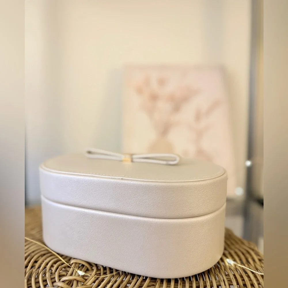 🌾‎ Cynthia Rowley Small Jewelry Box